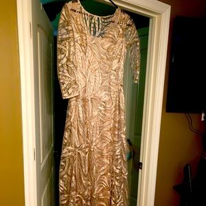 Tahari gown Never worn tags removed Size 6  $325 from Dillards new   Asking $85